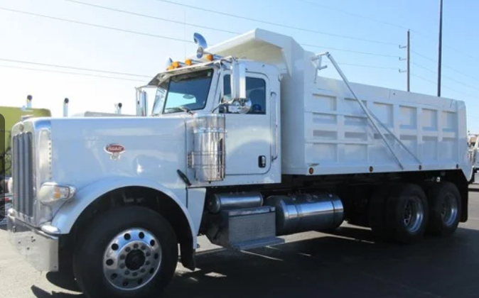 24-Yard Tandem dump truck serving Angleton, TX